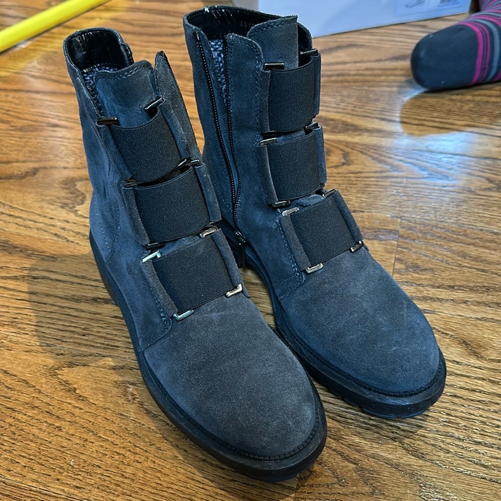 Aquatalia Women Liv Combat Boots grey Suede Elastic- 6.5